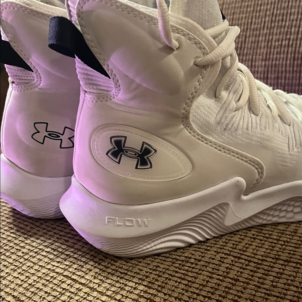 Under Armour Size 9 White with Dark Navy Blue Logo High-Top Sneakers